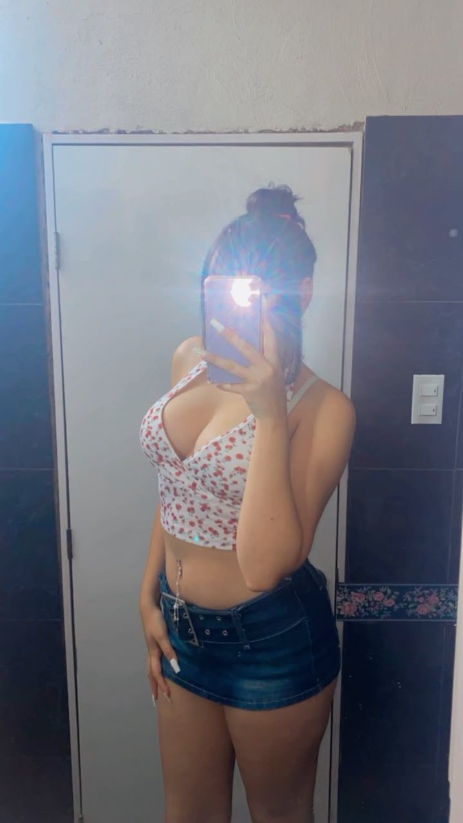 Danikseduce's tweet photo. Great outfit today💚 https://t.co/kgE02NWPuA