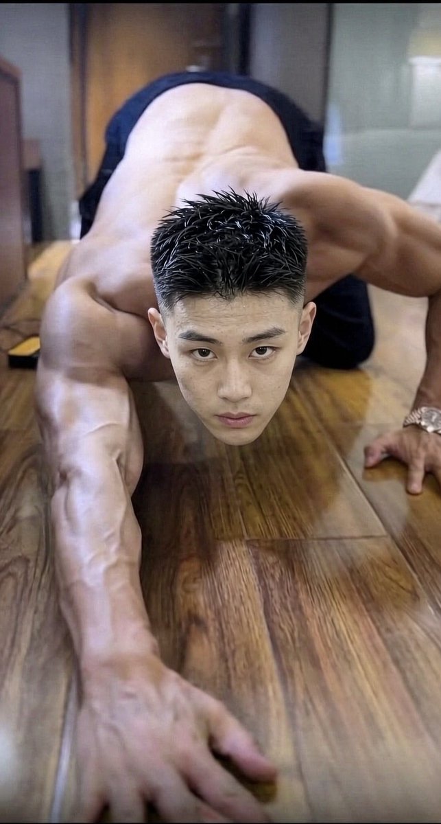 blued6788's tweet photo. Morning floor routine 🌞🌞 #muscle #workout #fitness https://t.co/AaKMcpRAHE