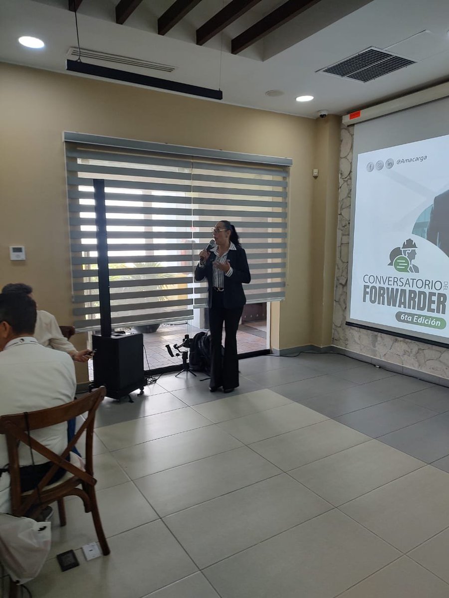 AMACARGA's tweet photo. ¡Así se vivió la Jornada Regional Veracruz de AMACARGA! 🇲🇽✨

Nuestros Asociados participaron en las conferencias de AMACARGA y RECO en las oficinas de GRIVER, donde conocieron de cerca todo el trabajo que hemos estado impulsando. 💼📈 https://t.co/03F887dJgo
