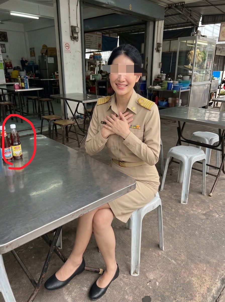 DoMiNanToSeBun's tweet photo. เห็นเยอะขึ้น พวกแอคที่ใช้ AI เจนภาพสาวสวยหน้าตาดี มาสร้างรายได้ หาเงินกันแบบนี้

ใส่ชุดนอนมั่ง นุ่งผ้าขนหนูมานั่งเช็ดผมมั่ง สร้างโปรไฟล์ว่าอาชีพเป็นครู อาชีพที่ดูสุจริต คนมาเม้นท์ หื่น ๆ กันเยอะ 

จะมองว่าไงดี ทั้งฝั่งคนทำ และฝั่งคนเม้นท์ หรือควรมองว่า มันปรกติ หรือ ไม่ควรไปเสือก https://t.co/RhtE0pztdK