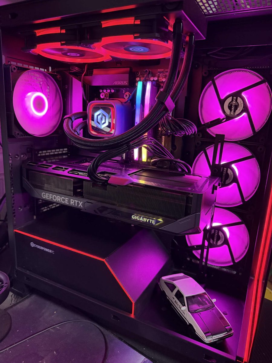 Fioracat's tweet photo. 💜 RGB lights, maximum vibes 🎮

#GamingPC #RGBSetup #PCGaming #GamingSetup #GamerLife #PCBuild #RGB https://t.co/qxLqOVgzFw
