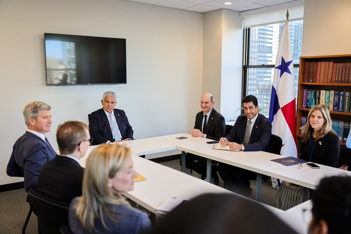 JoseRaulMulino's tweet photo. En Nueva York me reuní con representantes de Blackstone, la firma gestora de activos más grande del mundo, y SSA Marine, filial del grupo Carrix y el mayor operador de terminales marítimas de Estados Unidos y América. Ambos grupos mostraron interés en las nuevas oportunidades marítimas que se abrirán en Panamá, principalmente con los nuevos puertos y proyectos en el Canal.