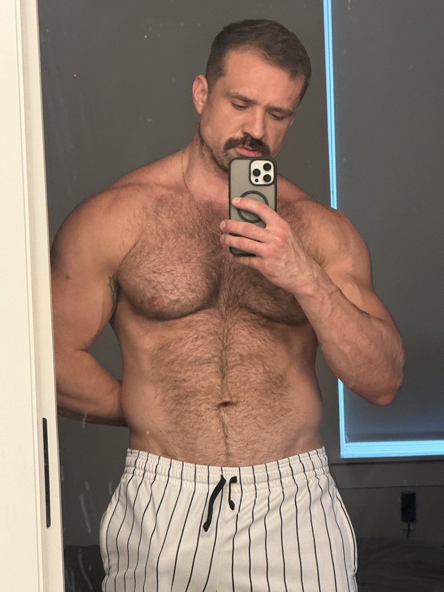 AlexMSparrow's tweet photo. Men + sports gets me excited 🤤🧢⚾️ https://t.co/znEPqleB3m