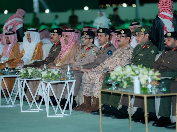 GuryatM's tweet photo. بحضور سعادة محافظ القريات الدكتور طلال بن مشل التمياط، أقامت بلدية محافظة القريات احتفال اليوم الوطني السعودي في المركز الحضاري، وسط حضور من المسؤولين والأهالي والزوار.

وتضمّن الحفل برنامجاً وطنياً وتفاعلياً متنوعاً شمل عروضاً فنية واستعراضية وفنوناً شعبية، إلى جانب فرق متجولة وفقرات ترفيهية متنوعة بمشاركة عدد من الفنانين والشعراء.

كما شهدت الفعاليات مشاركة 40 بوثاً للأسر المنتجة والمطاعم والكافيهات والجهات المشاركة، التي قدّمت منتجات وتجارب متنوعة أسهمت في إثراء تجربة الزوار.
#بلدية_محافظة_القريات 
#عزنا_بطبعنا 
#اليوم_الوطني_السعودي