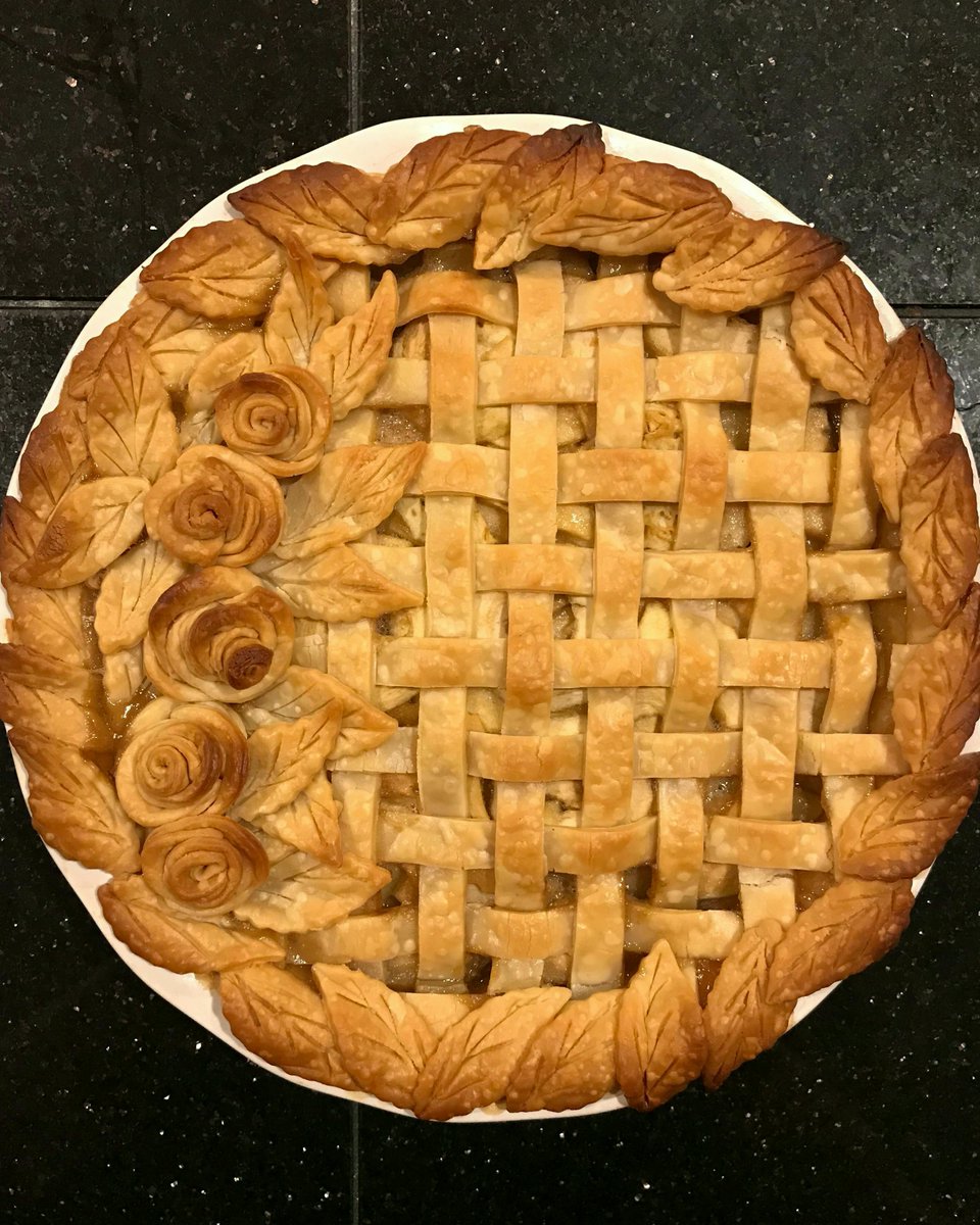 MichaelRodimb's tweet photo. [Homemade] Apple Pie https://t.co/vWMCfuIefy