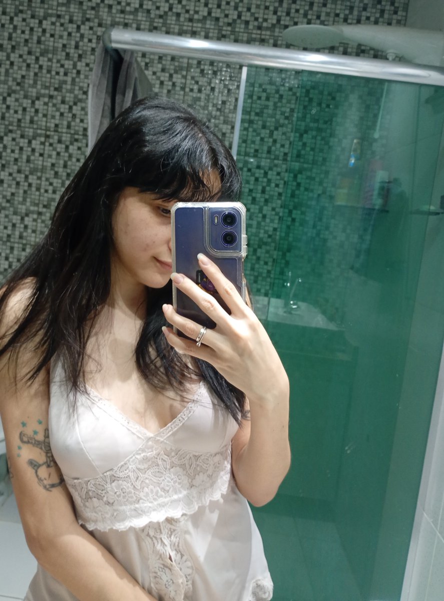 bsbarbosaaa's tweet photo. Olha só a cagada que fiz no cabelo https://t.co/0JCFDy6xwy