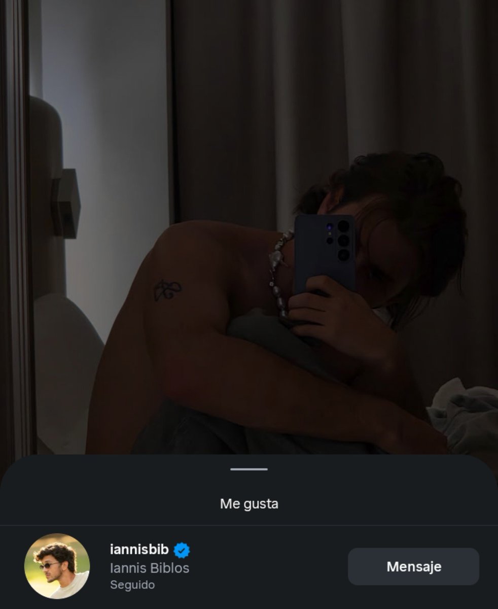 blairswrnes's tweet photo. #alennis mini au

donde Iannis no puede evitar likear una foto de su ex, sin pensar en las consecuencias 

O donde internet estalla provocando que llegue a oidos de Alejandro, y termina mandandole mensaje... https://t.co/Isev0WAy1a