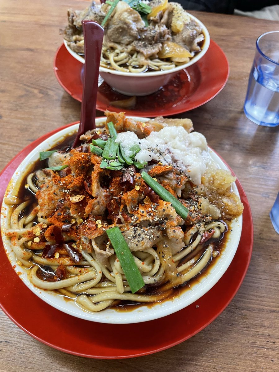Chat_Gato's tweet photo. シルバーウィーク、パンチの効いたラーメンを食べ、この時期でも入れる屋外プールに行き凍え、あとはぐったり休んだ(‘､3_ヽ)_ https://t.co/xQzR23IUBB
