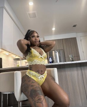 Queen_Coc00's tweet photo. 🤤🤤 https://t.co/z7tqgbmCvK