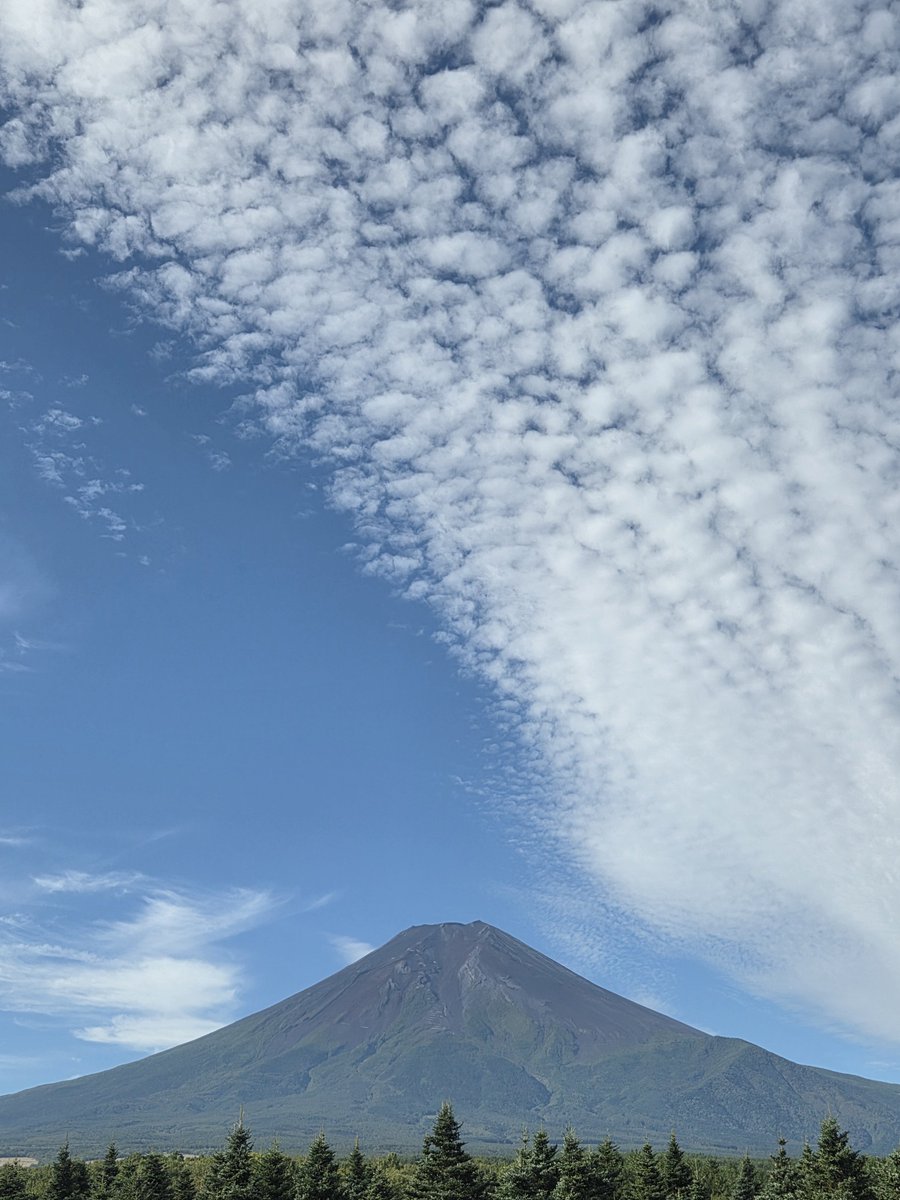 Mtfujiradardome's tweet photo. 秋晴れです！
#富士山 #道の駅富士吉田 #富士山レーダードーム館 #fuji https://t.co/PtL0Wjej7u