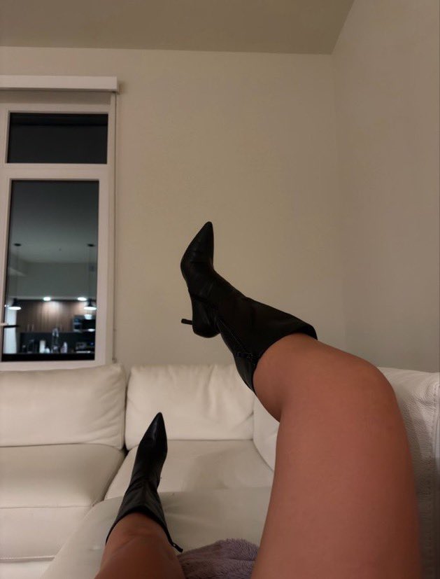 all4sash's tweet photo. waiting 4 my Uber &amp; all i can think about is kicking someone in the balls with these witchy boots https://t.co/yNZ9uEvhrr