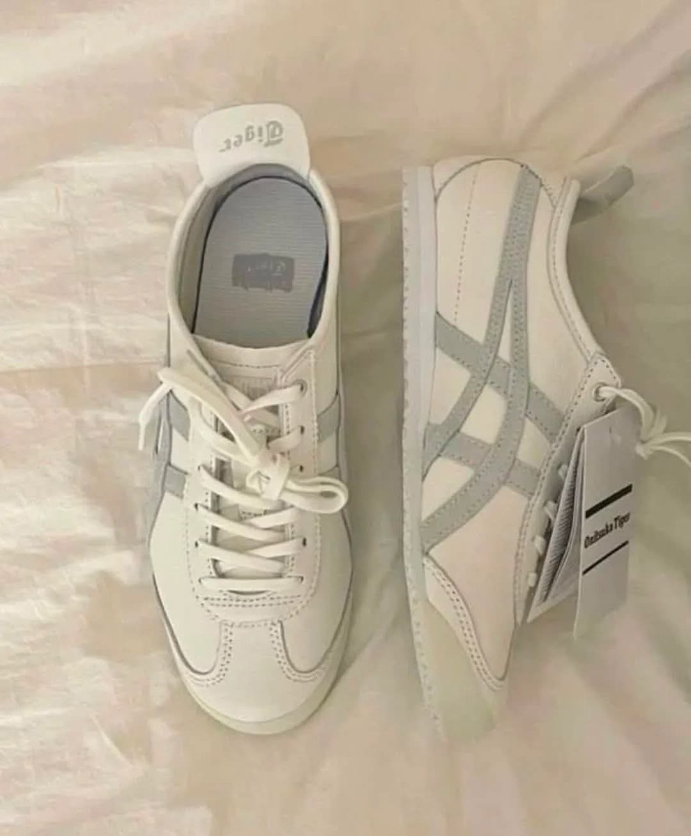 alluraxxsss's tweet photo. ONITSUKA GIRLIES, TIP LANG 👀🇯🇵
Before kayo bumili sa mall, check niyo muna yung Japan-based shops sa Shopee! 😭

I was surprised na around ₱2,000+ cheaper yung pair na gusto ko compared sa local SRP. 🥹
May legit Japan sellers, no need for pasabuy, and usually under 10 days din dumating. ✨

May Onitsuka, ASICS, GU, Mizuno and more! 👀