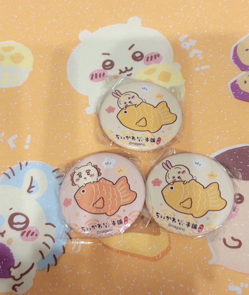 omizu3's tweet photo. お目当てのくりまんじゅうは在庫切れだったけど、満足。今日の缶バッジ3個中2個うさぎだった。1つは交換用。
1つはしいめろさんに送りつけ用。
意外と近いので再入荷したらまた行く。
3枚目はイオン歩いてたら目に飛び込んできたのでノリでアプレレクール。くりまんじゅうおらずw https://t.co/Wlx5wqi7hN