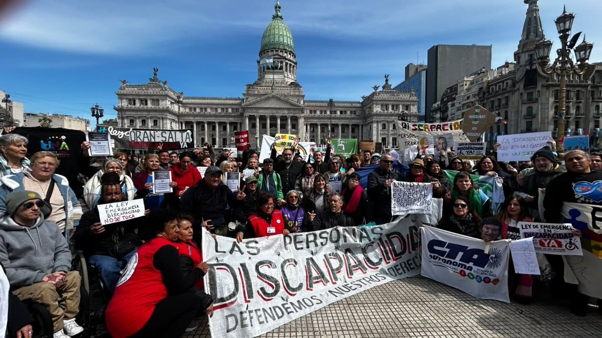 utectera's tweet photo. Hoy estuvimos frente al Congreso de la Nación para pedir por la prórroga en la Ley Nacional de Discapacidad. 

📣 ¡NO AL AJUSTE EN DISCAPACIDAD! https://t.co/4sgFnjFqRS