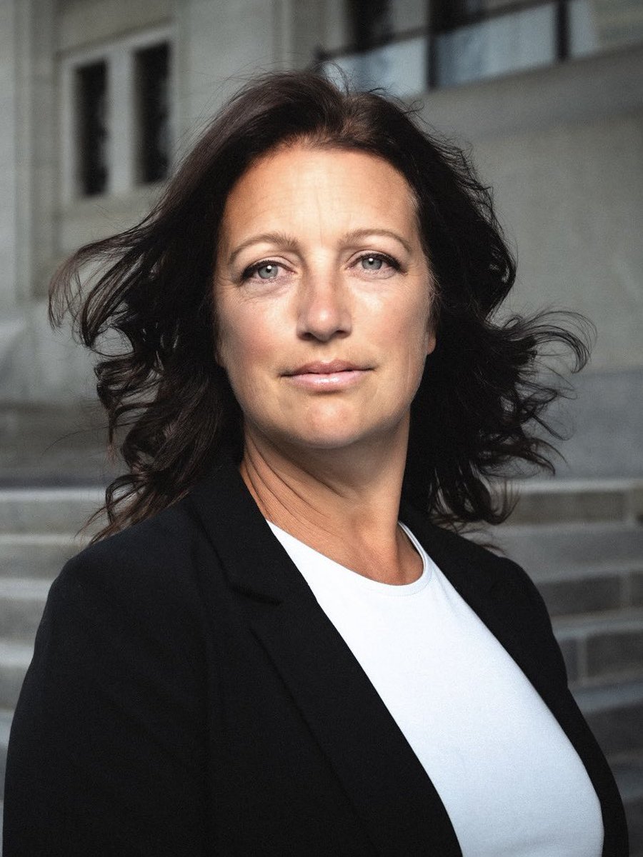 realyanparisien's tweet photo. Officer Helen Grus testified about investigating six unexplained infant deaths in Ottawa, seeking common factors including mothers’ vaccination status. She said pursuing overlooked questions led to conflict with superiors, suspension, and ultimately her demotion. https://t.co/NDGiuFYsIB