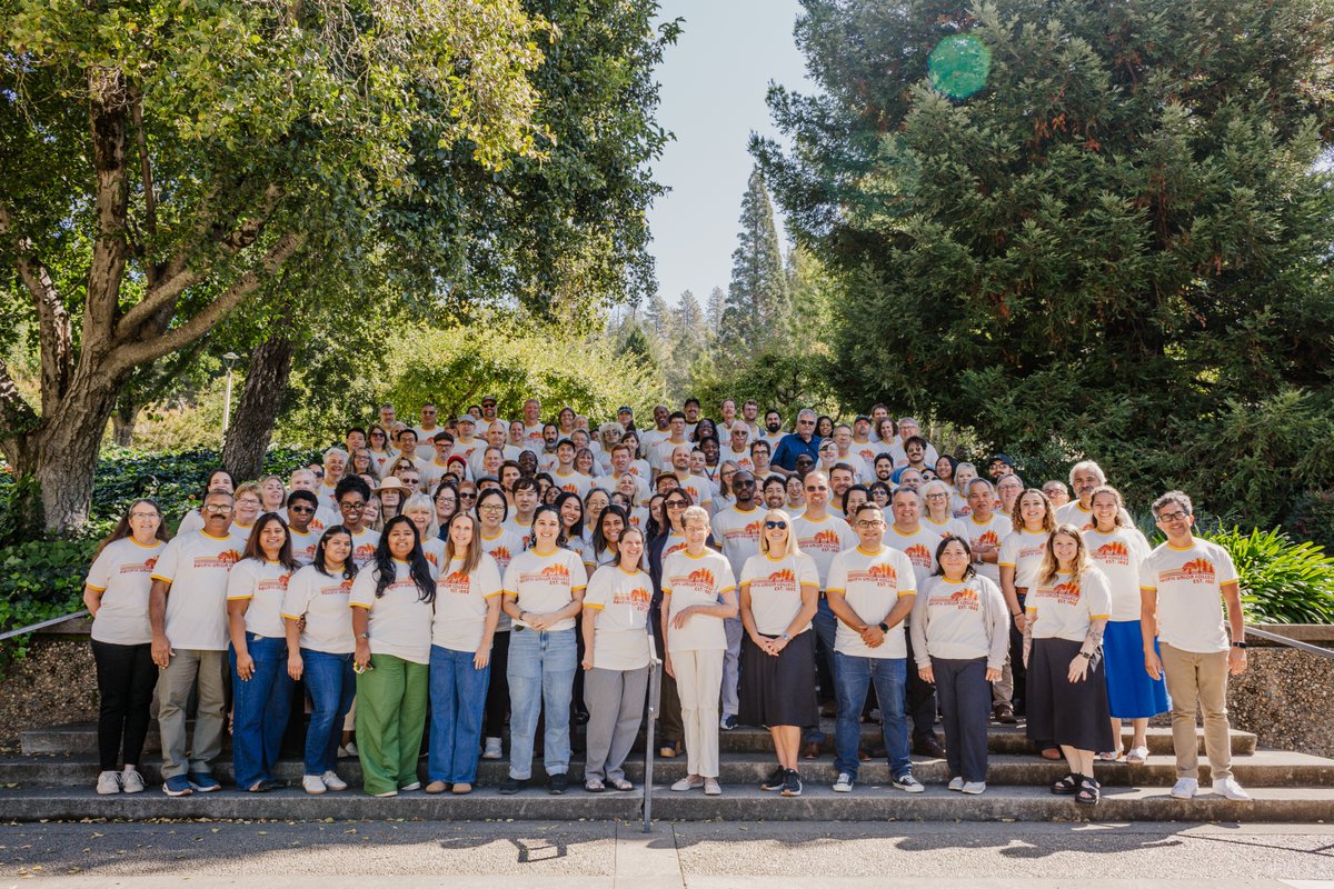 PUCNow's tweet photo. ✨ Last week, we gathered around the fountain for a special back-to-school prayer 🙏✨
Our theme, Here Comes the Sun, reminds us to look for the light, embrace possibilities, & celebrate all that’s to come ☀️
Here’s to a bright new year 💚
#PUCNow #GoPioneers #WayToGoWednesday https://t.co/hEmKMwg04G