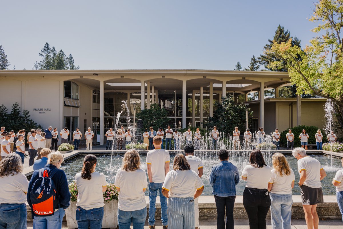 PUCNow's tweet photo. ✨ Last week, we gathered around the fountain for a special back-to-school prayer 🙏✨
Our theme, Here Comes the Sun, reminds us to look for the light, embrace possibilities, & celebrate all that’s to come ☀️
Here’s to a bright new year 💚
#PUCNow #GoPioneers #WayToGoWednesday https://t.co/hEmKMwg04G