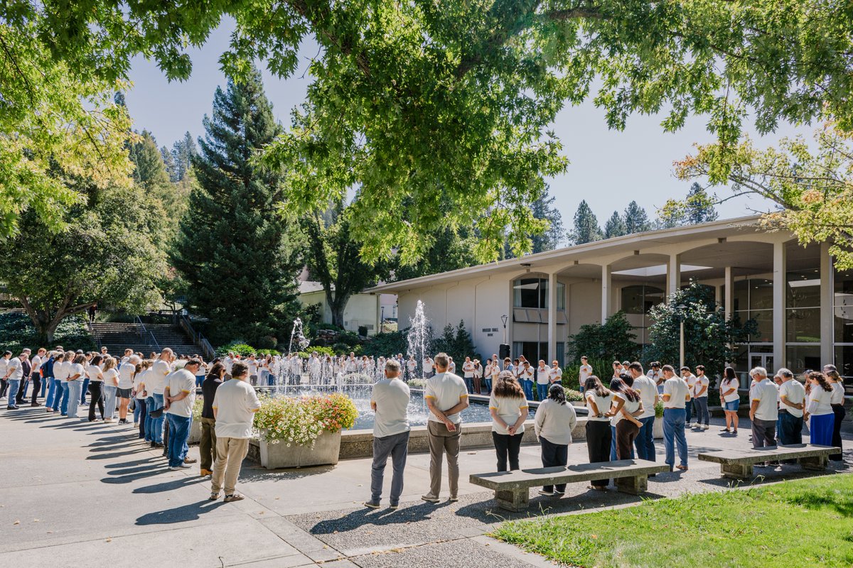 PUCNow's tweet photo. ✨ Last week, we gathered around the fountain for a special back-to-school prayer 🙏✨
Our theme, Here Comes the Sun, reminds us to look for the light, embrace possibilities, & celebrate all that’s to come ☀️
Here’s to a bright new year 💚
#PUCNow #GoPioneers #WayToGoWednesday https://t.co/hEmKMwg04G