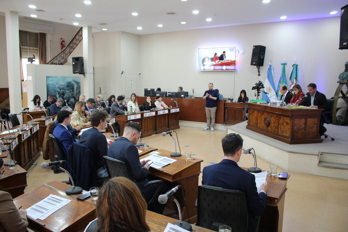 BRodriguez_IW's tweet photo. 21° Sesión Ordinaria del HCD 🏛️

Tratamos proyectos sobre salud, educación, servicios públicos, infraestructura, ambiente y transporte.

Declaramos de interés la formación de Promotores de Derechos de niñas, niños y adolescentes de la PBA, impulsada por el @OrgNinezBA. https://t.co/9Qt2EpD8lT