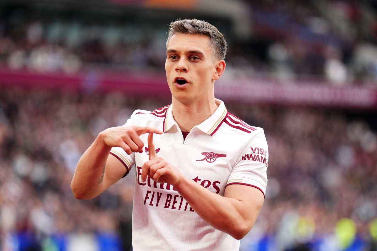 ArsenalNews_Hub's tweet photo. 🚨🔴⚪️ LEANDRO TROSSARD CONSIDERING MANAGEMENT CAREER AT ARSENAL

Leandro Trossard is reportedly considering the possibility of staying at Arsenal after his playing career and moving into coaching or management, according to insiders.

The Belgian is said to have developed a strong interest in the coaching side of football and could eventually look to begin his managerial journey at the club.

There is no decision on retirement at this stage, with Trossard still focused on his playing career.

#AFC #Arsenal #Trossard #COYG