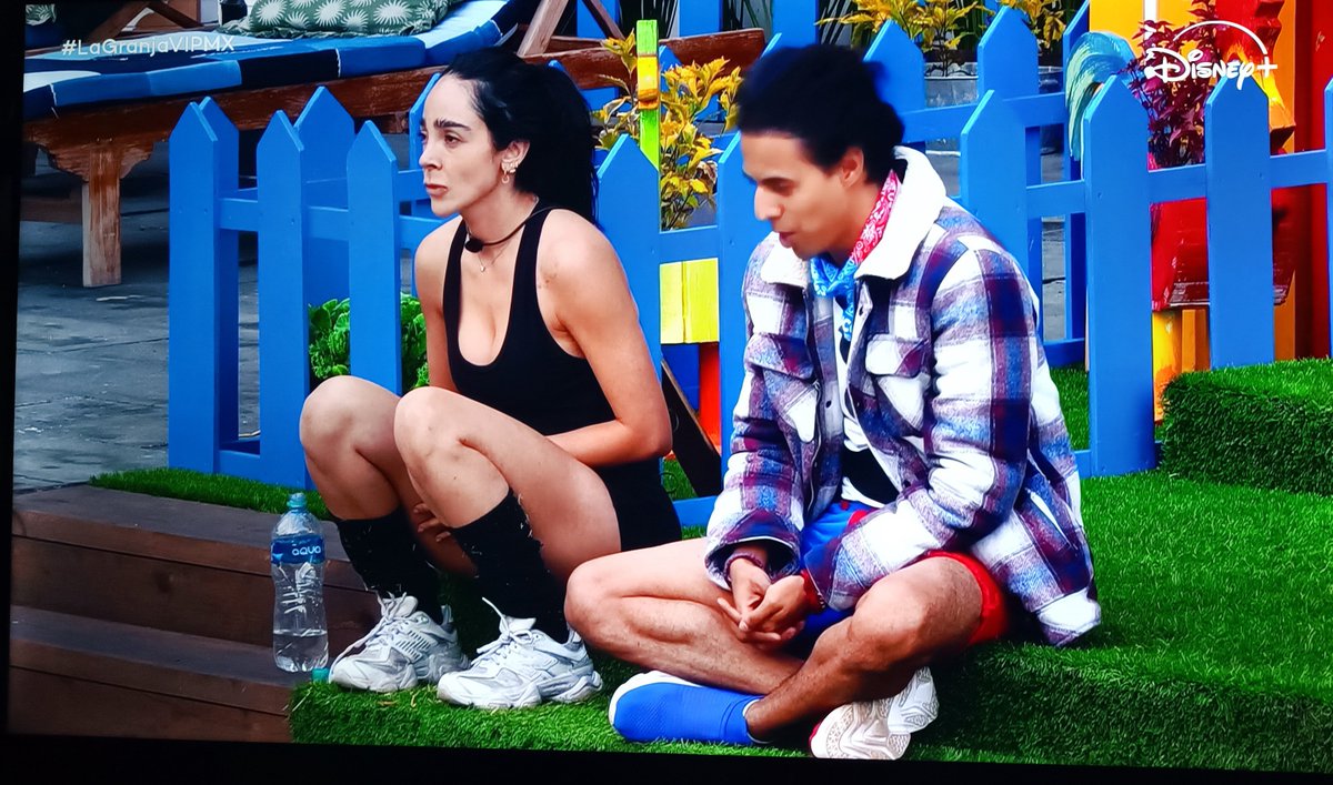 Pedro67mx's tweet photo. @lagranjavipmx Ya Fernando esta cambiando a Pascaloca por Kevin y Maneli a Kuno jajaja les nació el amor repetido por el carrito que escucharon, si cae en sus redes Kevin, no hay problema, nosotros los ubicamos acá afuera #TeamBazuka
#TeamBicolor
#LaGranjaVIPMX https://t.co/kujuZm7hA4