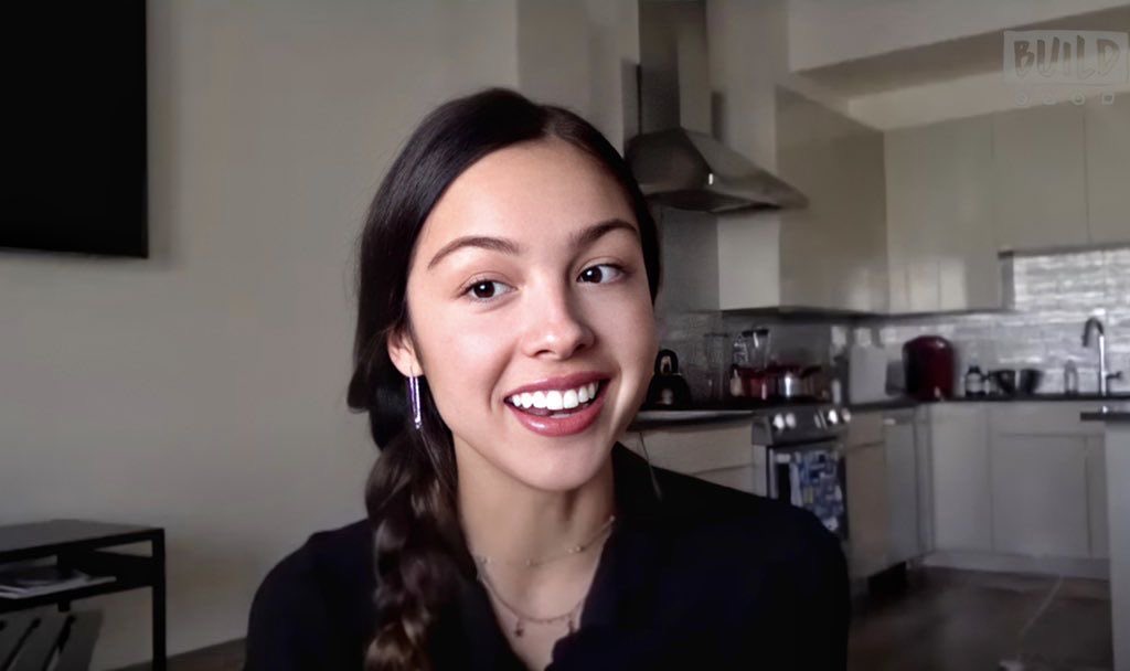 livsegocrush's tweet photo. It’s so gut wrenching that society has managed to mess with her head about what is considered beautiful she is literally one of the most beautiful people in the entire world &amp; it kills me that there is nothing we can really do to help her see that. It’s a struggle most of us face https://t.co/bfAwsWTw58