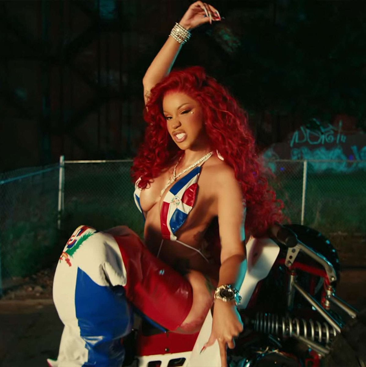 TheePopCore's tweet photo. Cardi B (@iamcardib)’s “AH HA” reaches No. 1 on the Rhythmic Airplay Chart, earning her 12th No. 1 on the chart.

She now ties for second place among women on the chart. https://t.co/izK2ayezXM