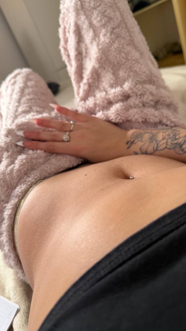 aviishim21's tweet photo. This slut kept snapping me so I had to ask fee for some pics #snapchat #whitegirl #sexy #snowbunny https://t.co/Qxnv1deDdr
