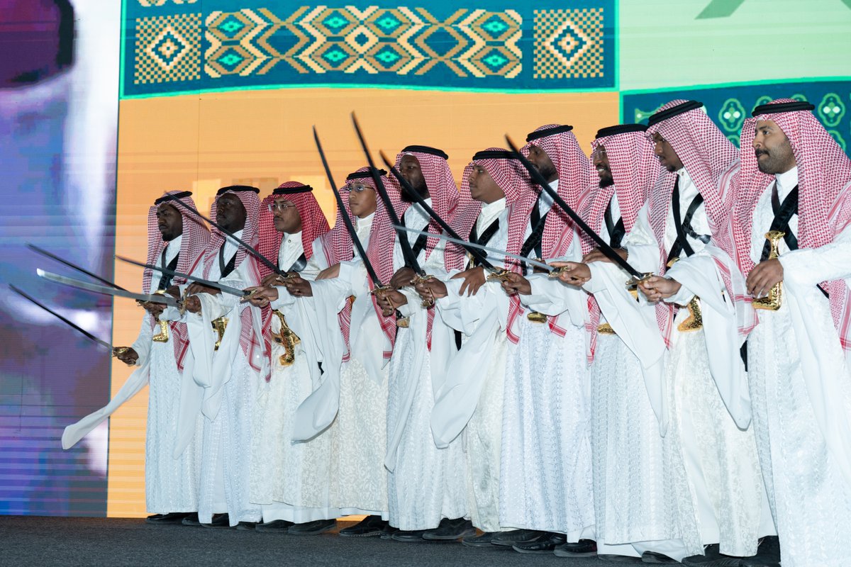 AljoufSA's tweet photo. شارك محافظ القريات الدكتور طلال بن مشل التمياط، فعاليات احتفاء محافظة القريات بمناسبة #اليوم_الوطني_السعودي تحت شعار #عزنا_بطبعنا، وذلك في المركز الحضاري.
وتضمّن الحفل عددًا من الفقرات، شملت القصائد والكلمات الوطنية والعرضة السعودية، وسط أجواء مفعمة بالبهجة والاعتزاز. https://t.co/9zfcWnlHyu