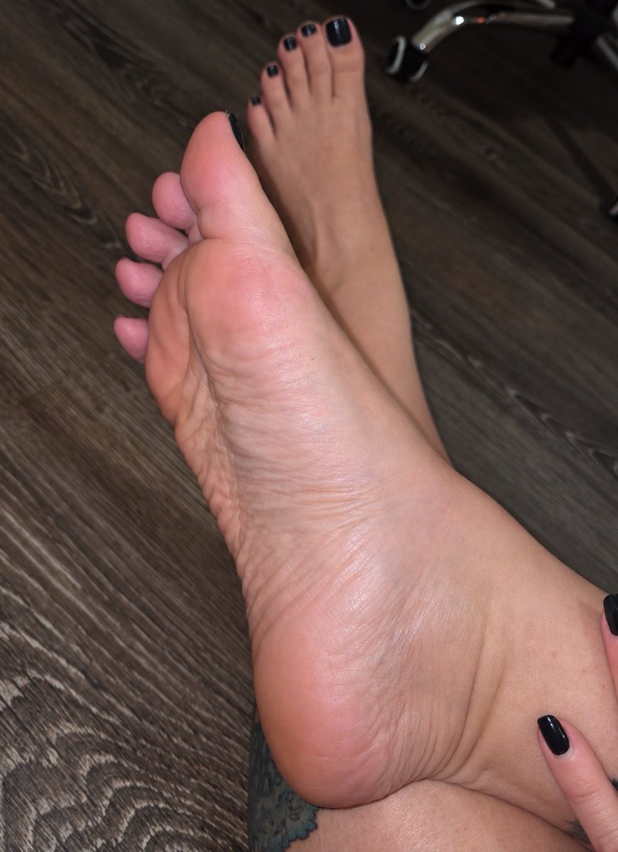 Toe_Much_Fun's tweet photo. Apparently my soles have been highly requested 😂👣So here you go… all size 11 of them. 😉
#Size11Feet #Soles #BigFeet #FootContent #ToeMuchFun #Size11Soles https://t.co/H2xm3aYnS7