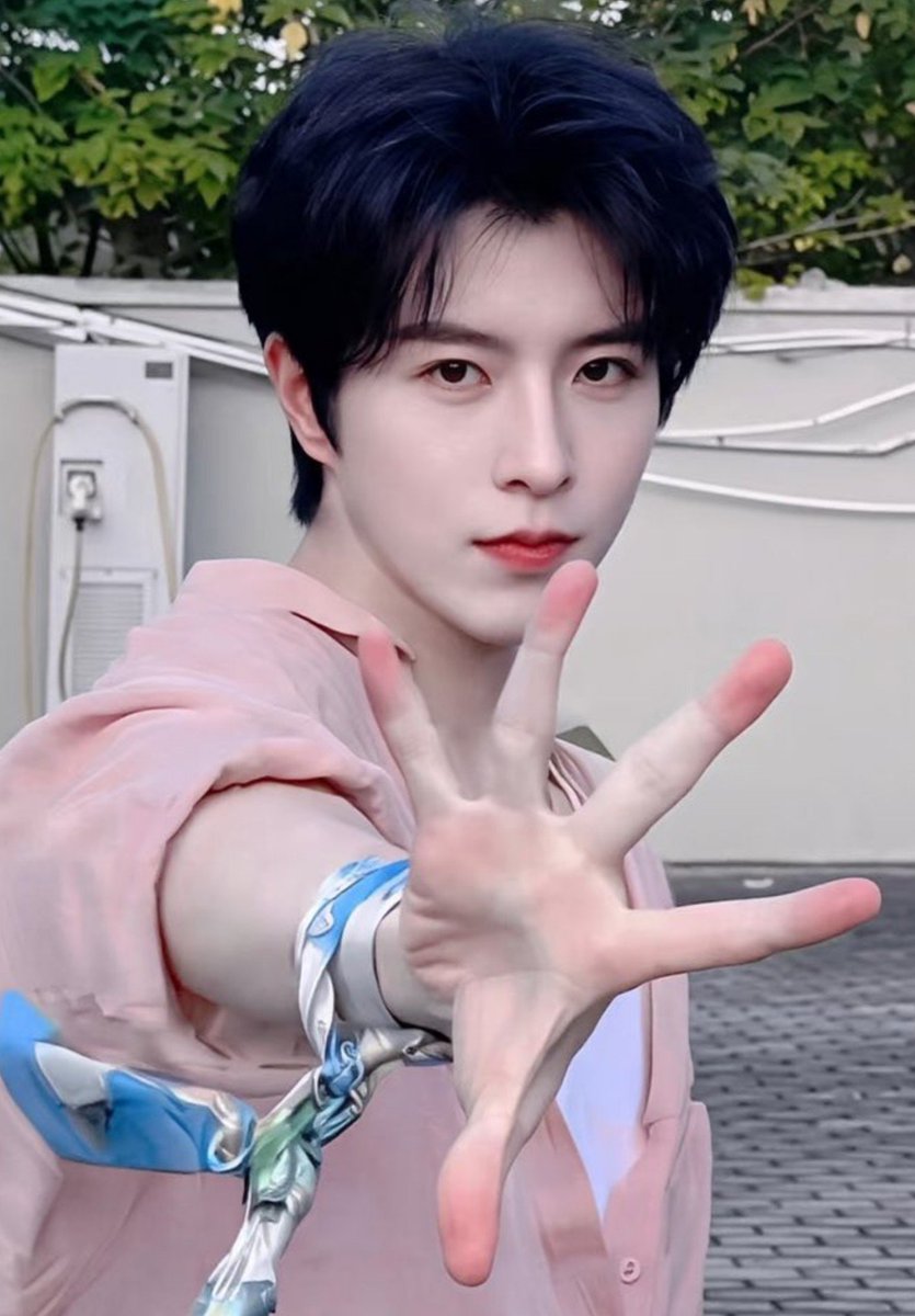 QuietQiu's tweet photo. Mutiara pink 🥹
Seberkilau dan semenawan itu qiu dingjie 🎀 https://t.co/bKHbgHIVah