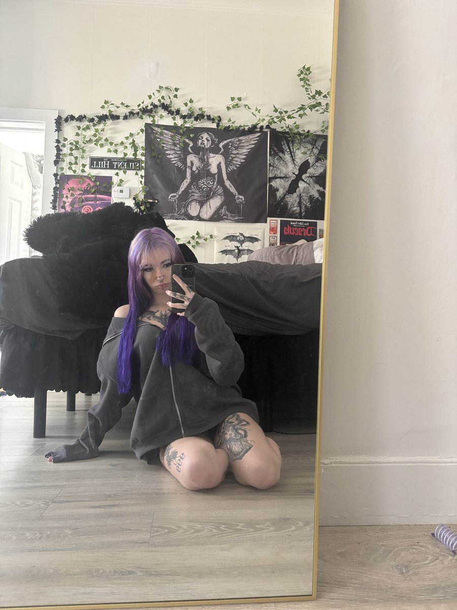 aviishim21's tweet photo. Even the goth mommies keep begging to see my shaft #emo #goth #mommy https://t.co/13KyMG60wK