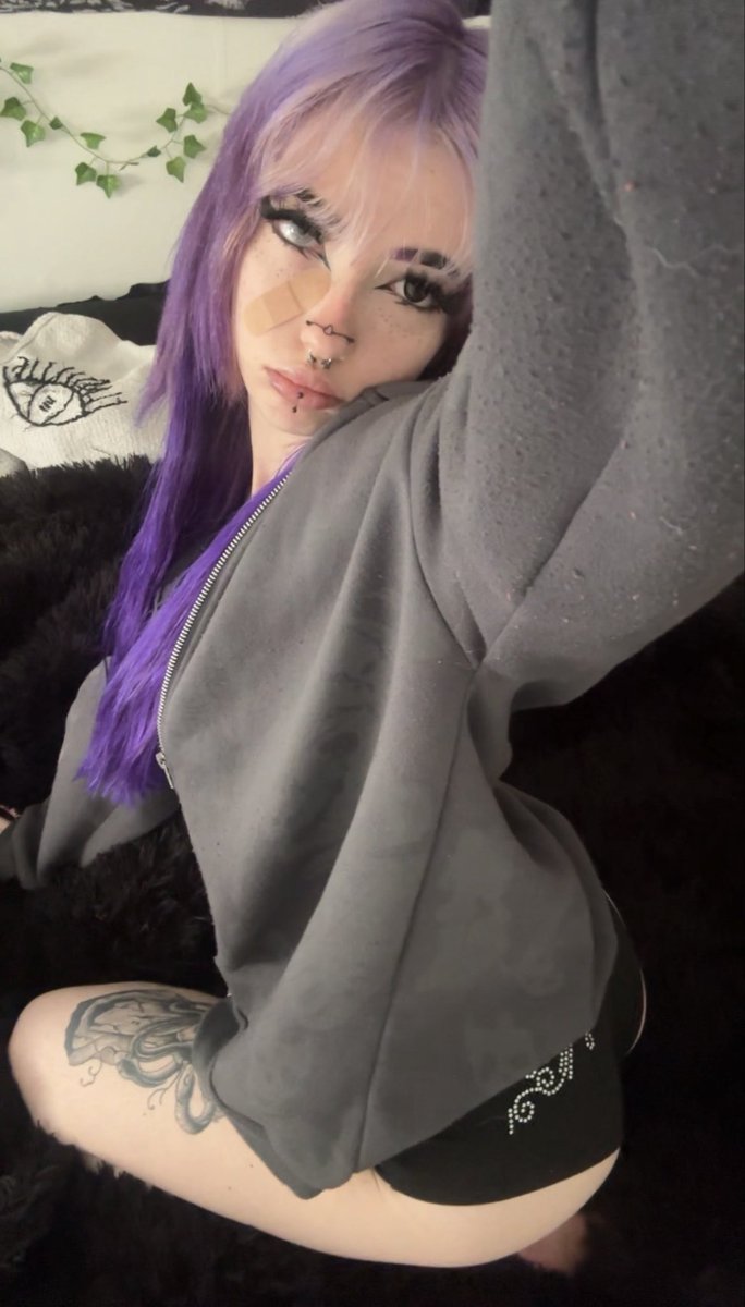 aviishim21's tweet photo. Even the goth mommies keep begging to see my shaft #emo #goth #mommy https://t.co/13KyMG60wK
