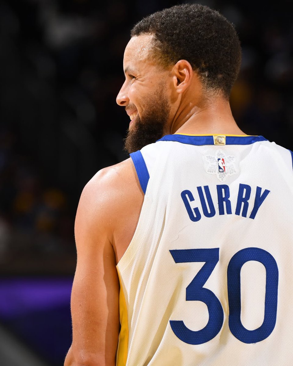WarriorsLatam_'s tweet photo. “No me voy a ningún lado”.

✍️ Stephen Curry a un grupo de periodistas luego de su entrevista exclusiva con ESPN.

🐐♾️ https://t.co/wIEE01eyKK