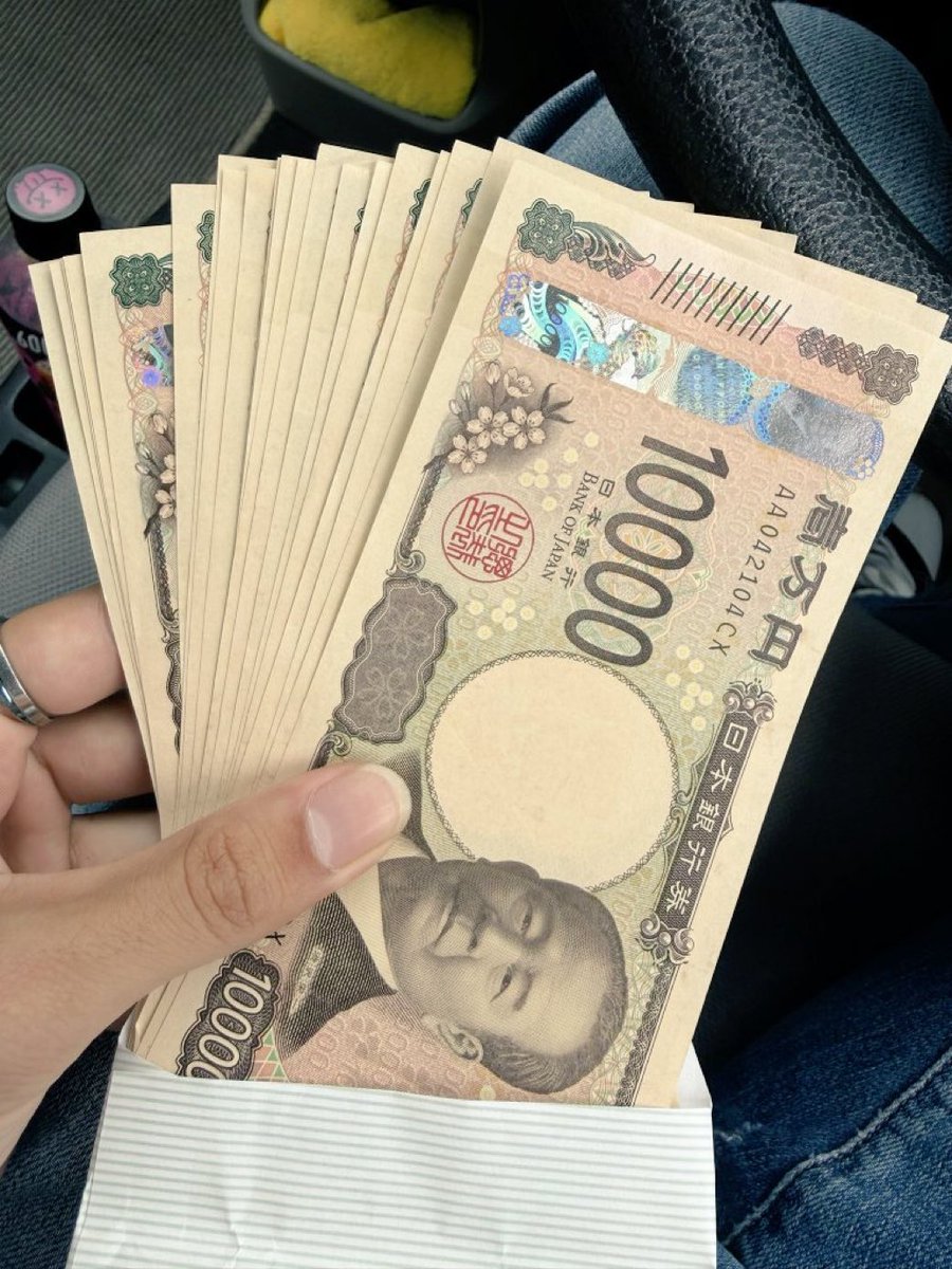 zre3xd's tweet photo. これくらいあれば今月どころか来月までは足りる？？
足りるよね？？

①足りる
②足りない https://t.co/Ns7yKte9w2
