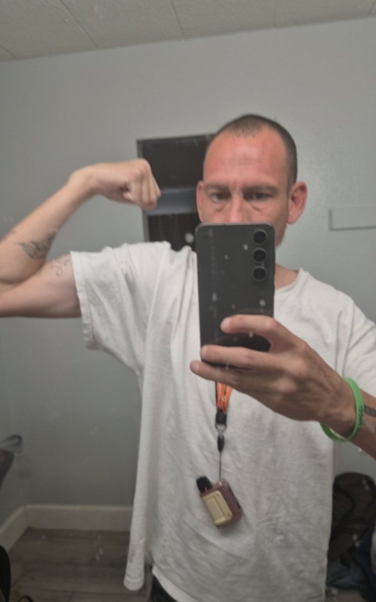 903__BASTARD's tweet photo. How do I look https://t.co/Fo5hsdYHmJ