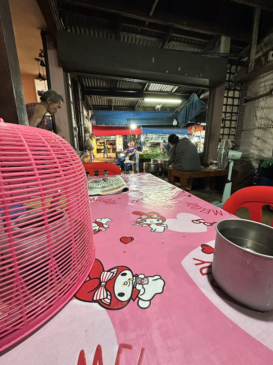 SPhomracho37589's tweet photo. กินข้าวคนเดียวก็เหงาอยู่นะแต่ก็อยู่ได้ https://t.co/YTnUlJjojv