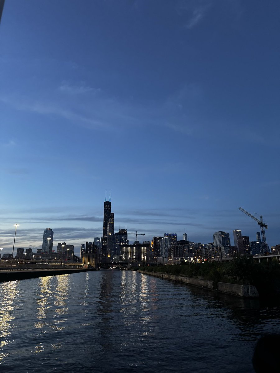 VivianSTL's tweet photo. I 🧡 Chicago https://t.co/qQiYTsOOL5