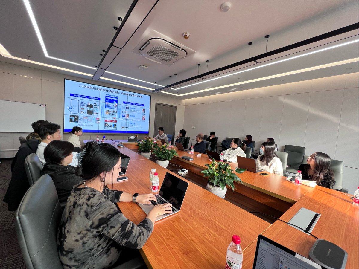 Alhakim7751's tweet photo. Teamwork makes the dream work! Our small cohort nailed this group project, turning messy ideas into a polished win together. https://t.co/6WGh0mww5k