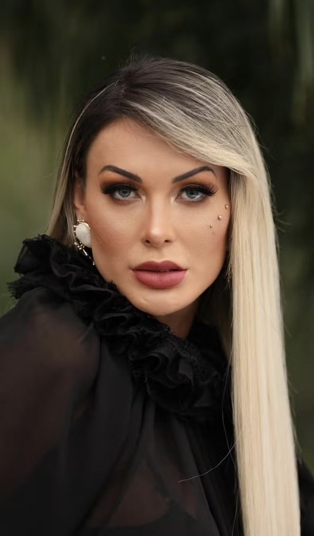frostcanary's tweet photo. a Amora tá a cara da Andressa Urach https://t.co/yWuGISKhYo