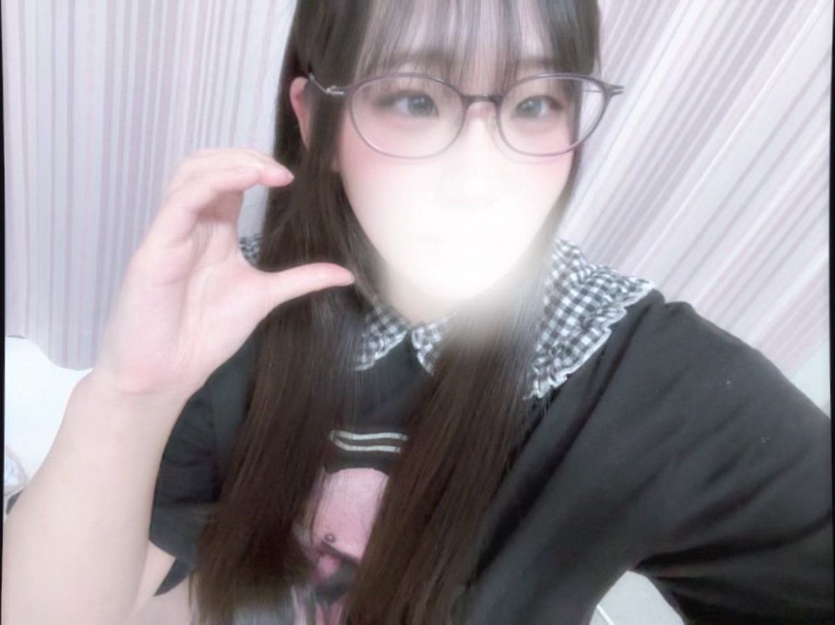 s_usa0523's tweet photo. おはよぉ(*¨*)✨️

本日は10時半��ラストまでいます🙋🏻‍♀️

家ではメガネ女子のうさだよぉ

今日も１日よろしくお願いします⸜🙌🏻⸝‍💕 https://t.co/CAHu6Naf0Z