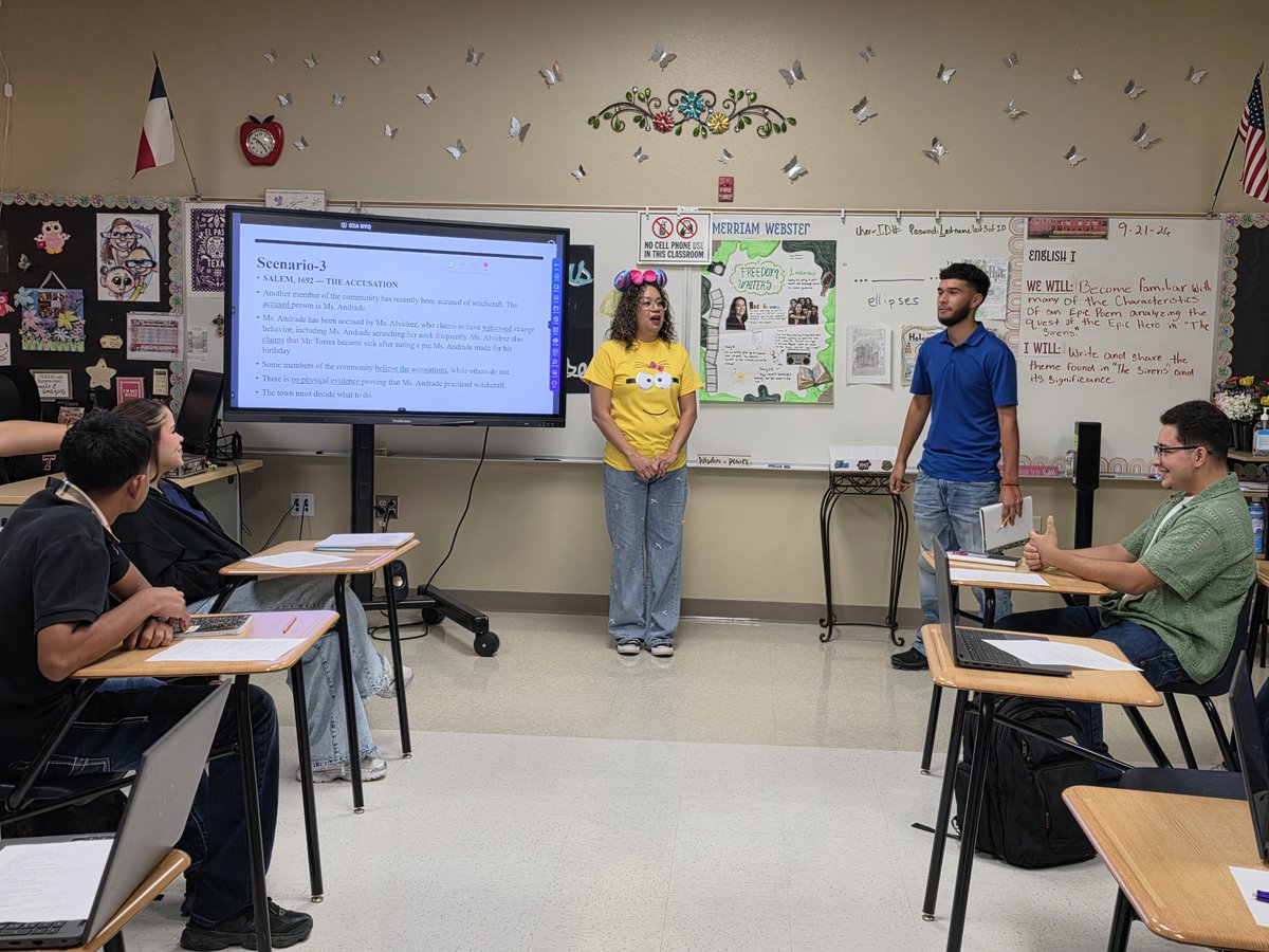 MinnieAlvi's tweet photo. A little courtroom action in 3rd period English III today! ⚖️🥧📚Our juniors had to debate in a poisoning case. 😂 🔎📚 It was great seeing them think critically, and working together. #EnglishIII #ClassroomDebate #Evidence #CriticalThinking #JuniorClass https://t.co/p4jvXqB26M