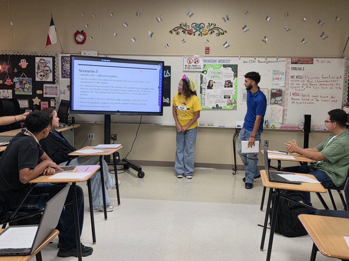 MinnieAlvi's tweet photo. A little courtroom action in 3rd period English III today! ⚖️🥧📚Our juniors had to debate in a poisoning case. 😂 🔎📚 It was great seeing them think critically, and working together. #EnglishIII #ClassroomDebate #Evidence #CriticalThinking #JuniorClass https://t.co/p4jvXqB26M