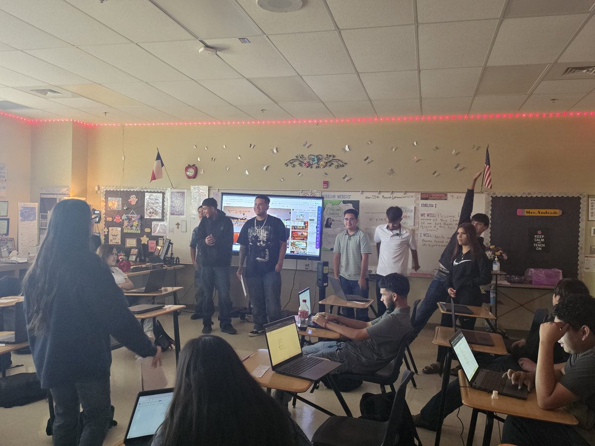 MinnieAlvi's tweet photo. A little courtroom action in 3rd period English III today! ⚖️🥧📚Our juniors had to debate in a poisoning case. 😂 🔎📚 It was great seeing them think critically, and working together. #EnglishIII #ClassroomDebate #Evidence #CriticalThinking #JuniorClass https://t.co/p4jvXqB26M