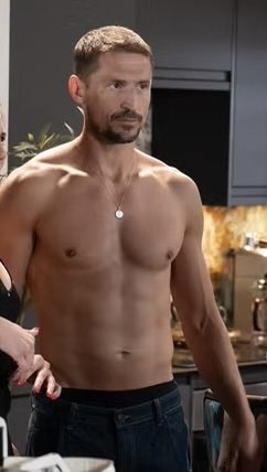 Corriemalespy's tweet photo. A bloke called Ronnie was so annoyed in the caff earlier about his son in law Carl hooking up in his house that he even started showing people the security cameras footage of him catching him in the act! And Carl really is a gorgeous hunk 🤤🤤🤤 https://t.co/MXCoB7X97a