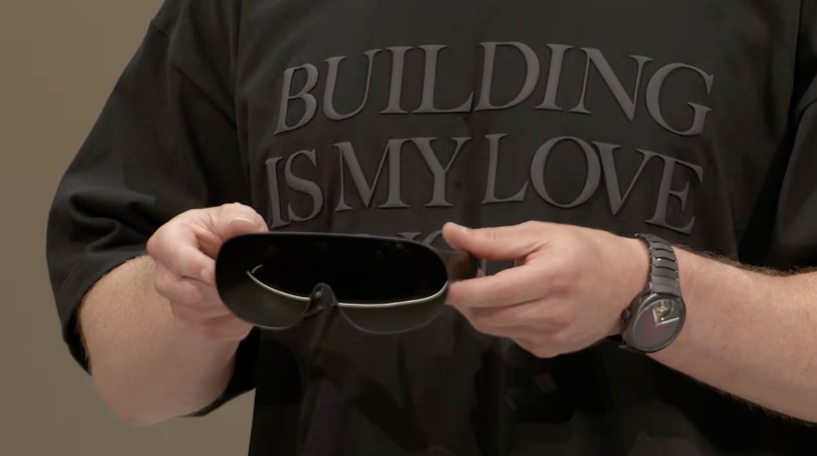 AutismCapital's tweet photo. NEW: Meta announces META VR glasses. We're looking at the future! 100G on your face. 5x lighter than the Quest 3. This is Meta's direct shot at competing with the Vision Pro. Full VR immersion glasses. The tech race is on! This is what the next form factor of the AVP will be too https://t.co/dkUnOsyhYn
