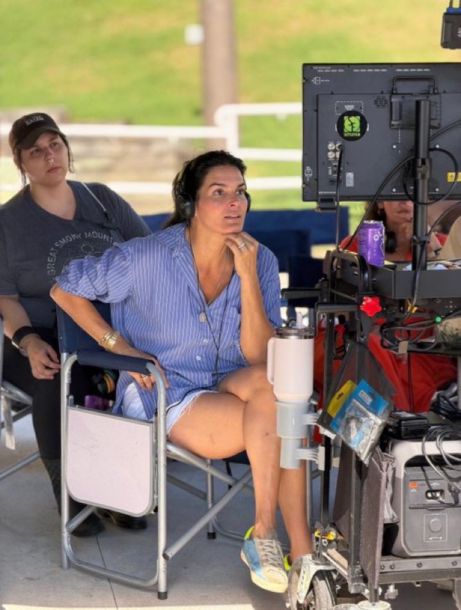 Harmonfancnt's tweet photo. A day in the life!! https://t.co/YKLr96Lx8i