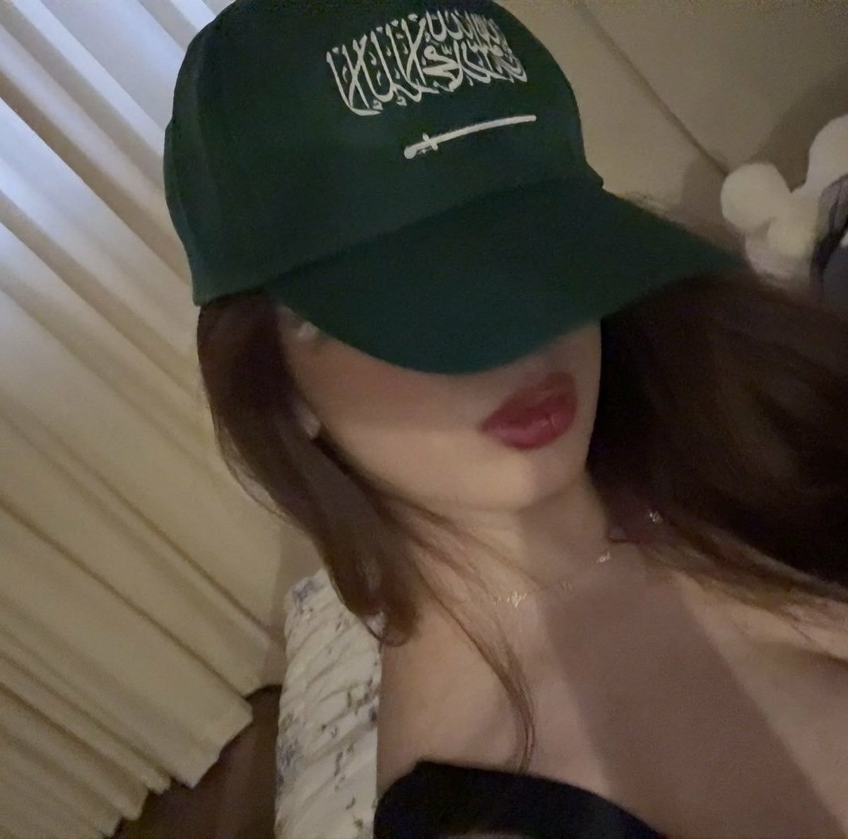 u1p3kg's tweet photo. ملابس السعوديات باليوم الوطني 🔥🔥🙈
اذا هذي ملابسهم الي ينشرونها كيف بتكون في بيوتكم مسكين رجال البيت 
#ديوت_بدويٌّْ 
#اليوم_الوطني_السعودي_٩٦ https://t.co/bQtVLoH0Ic
