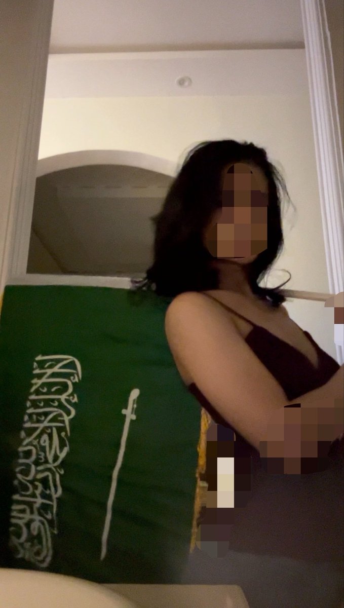 u1p3kg's tweet photo. ملابس السعوديات باليوم الوطني 🔥🔥🙈
اذا هذي ملابسهم الي ينشرونها كيف بتكون في بيوتكم مسكين رجال البيت 
#ديوت_بدويٌّْ 
#اليوم_الوطني_السعودي_٩٦ https://t.co/bQtVLoH0Ic