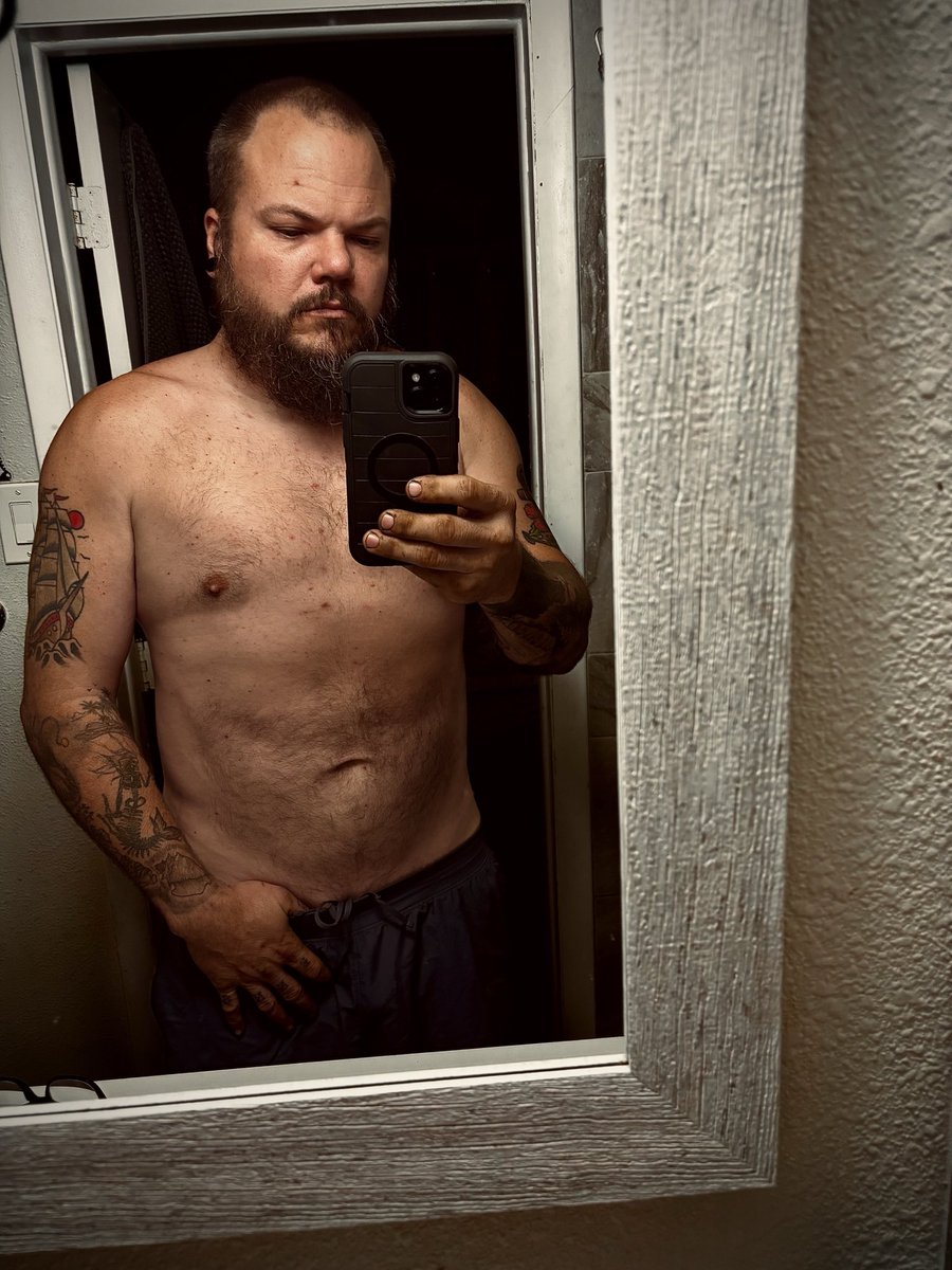 Captntreehouse's tweet photo. I don’t think I’ve been this skinny my whole life. Maybe when I was a kid. Working outside in Florida really makes you sweat the weight off 🤣 https://t.co/PlqM2PSjat